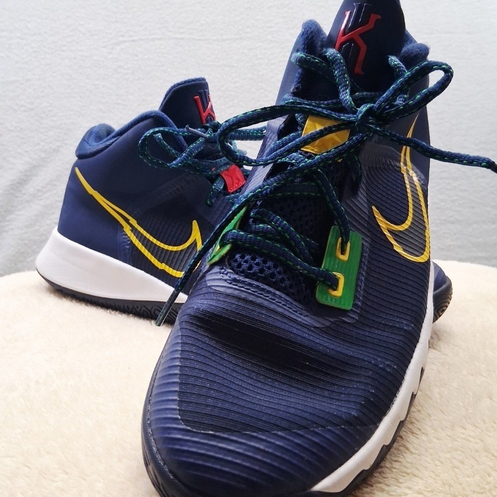 Nike Kyrie Flytrap 4 Blue Void‎ Yellow Mid Top Basketball Sneaker GS Size 7Y ✨️